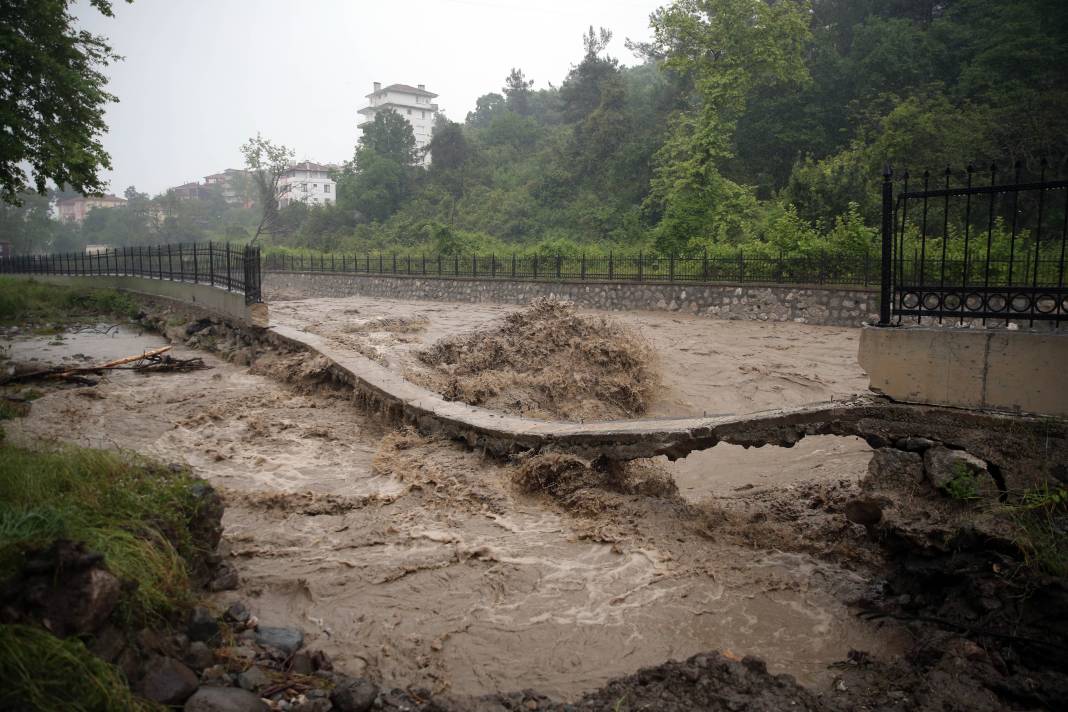 Kastamonu'nun İnebolu ilçesinde sel zarara yol açtı 3