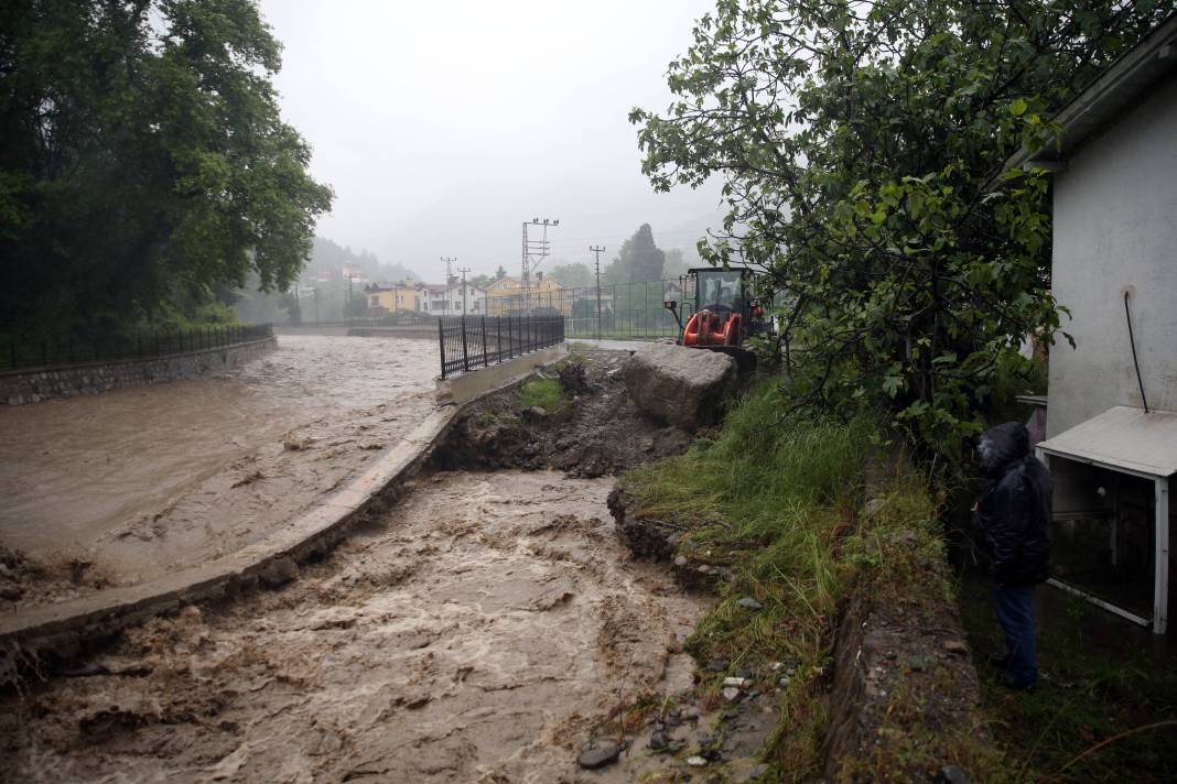 Kastamonu'nun İnebolu ilçesinde sel zarara yol açtı 9