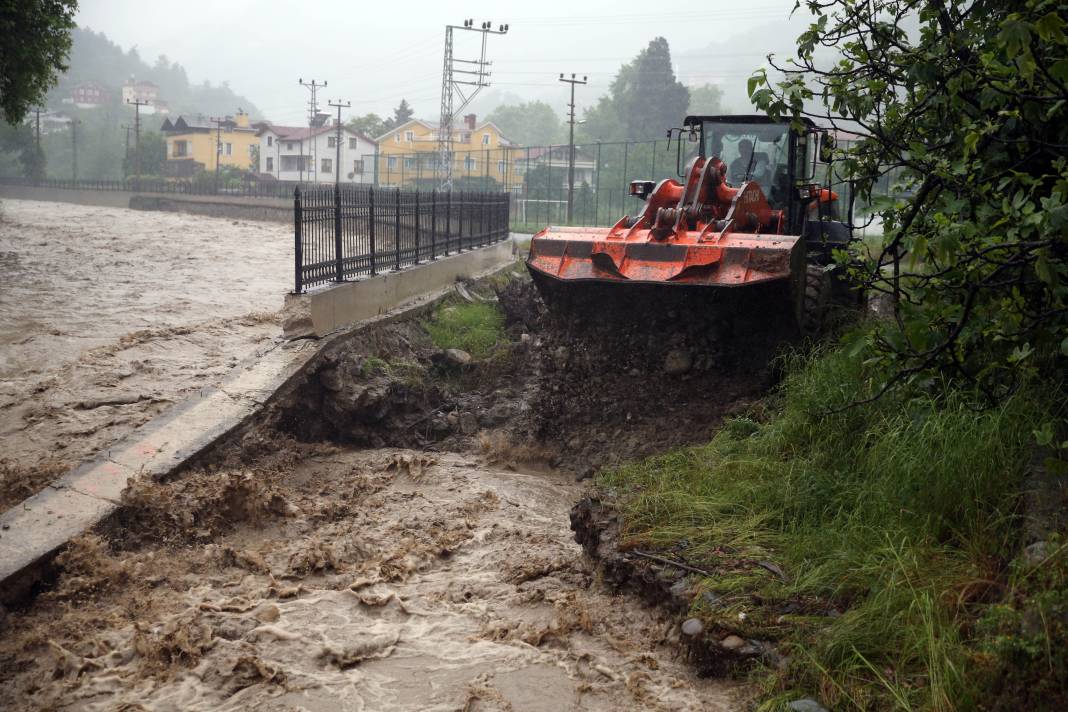 Kastamonu'nun İnebolu ilçesinde sel zarara yol açtı 7