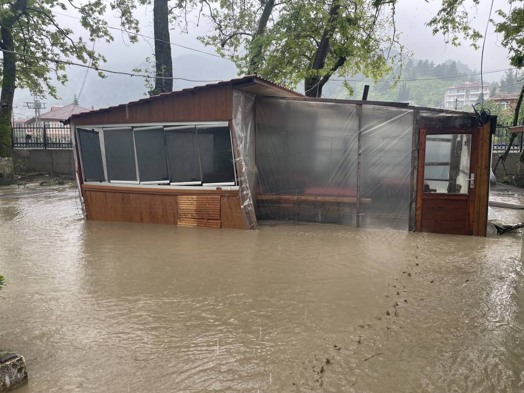 Kastamonu'nun İnebolu ilçesinde sel zarara yol açtı 2