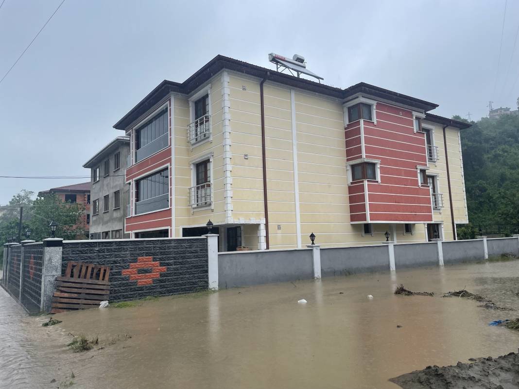 Kastamonu'nun İnebolu ilçesinde sel zarara yol açtı 1