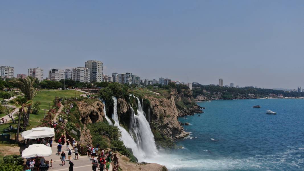 Antalya'nın dünyaca ünlü şelalesine ziyaretçi akını 3