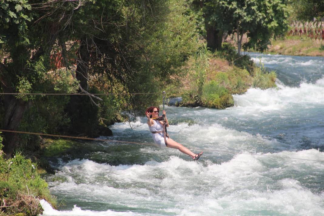 Antalya'nın dünyaca ünlü şelalesine ziyaretçi akını 5