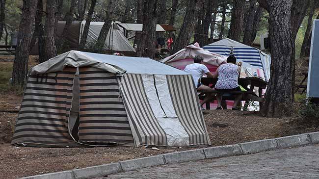 Türkler fakirlikten özüne döndü! Hans 5 yıldızlı otelde, Hatice 200 liralık çadırda tatil yapıyor 6