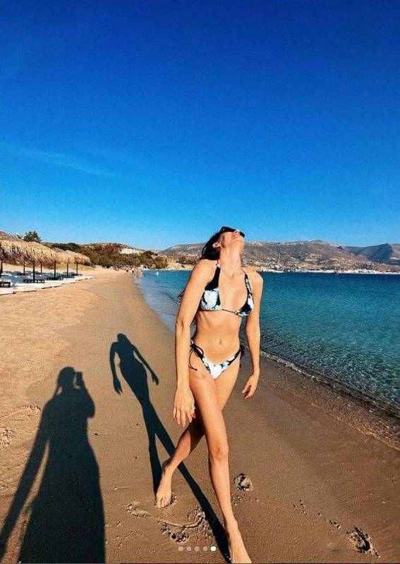 Aile dizisinin Devin'i Serenay Sarıkaya bikinisiyle uçmalara doyamadı 3