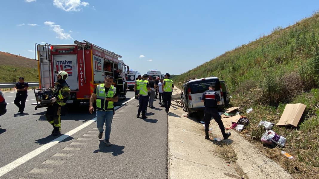 Kuzey Marmara Otoyolu'nda feci kaza: Çarpışan araçlar 90 metre sürüklenerek durabildi 4