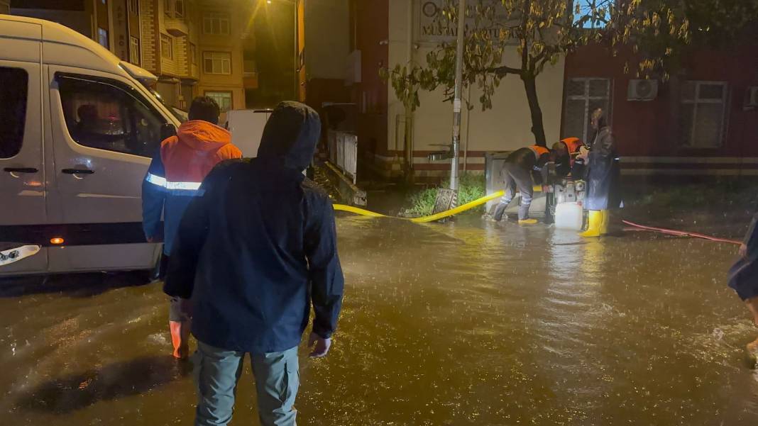 Karadeniz’i sel vurdu: Cadde ve sokaklar göle döndü 1