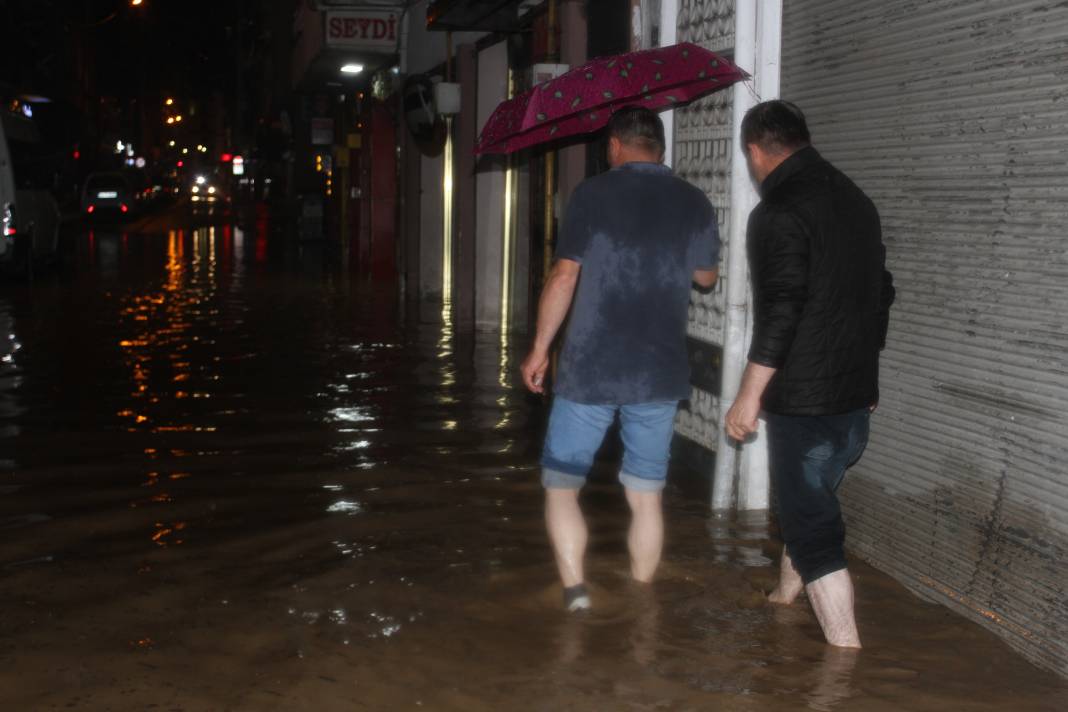 Karadeniz’i sel vurdu: Cadde ve sokaklar göle döndü 3