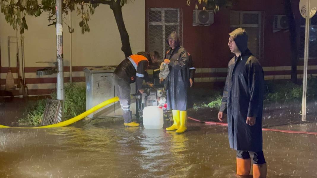 Karadeniz’i sel vurdu: Cadde ve sokaklar göle döndü 5