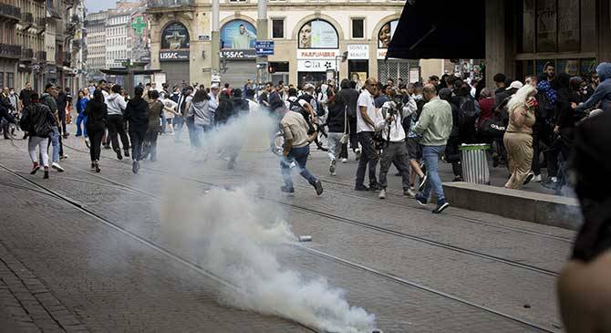 Fransa’dan sonra bir ülkede daha karıştı: Avrupa alev alev yanıyor 8