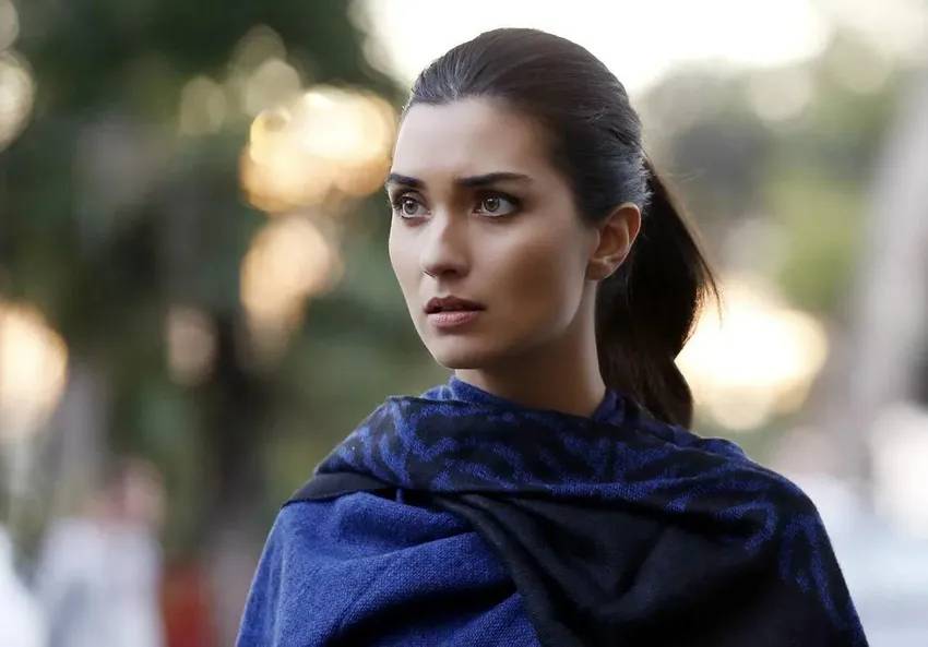 Tuba Büyüküstün'ün ayakları olay oldu! Hayranları yorum yağdırdı 15