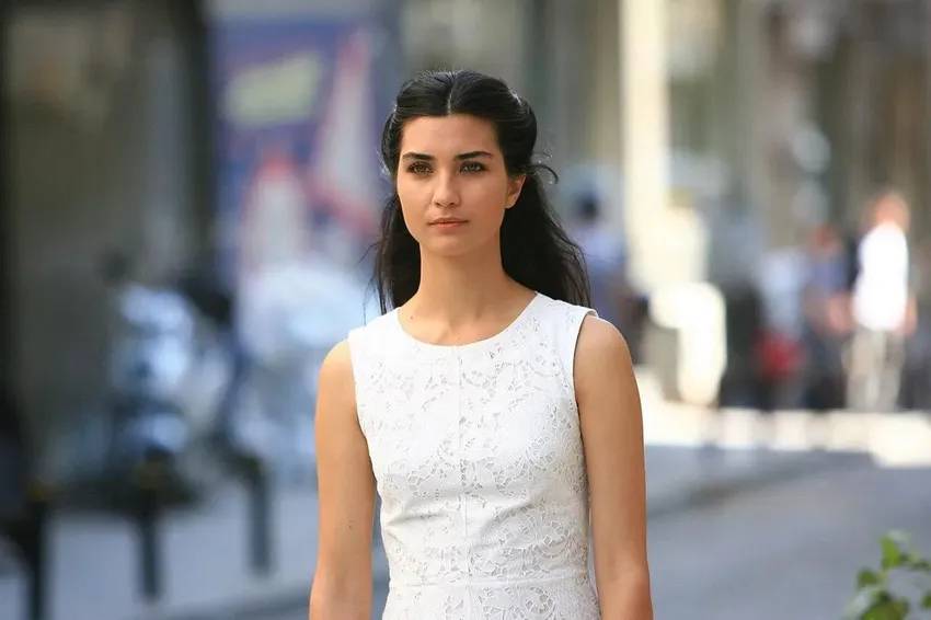 Tuba Büyüküstün'ün ayakları olay oldu! Hayranları yorum yağdırdı 13