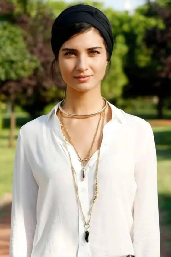 Tuba Büyüküstün'ün ayakları olay oldu! Hayranları yorum yağdırdı 2