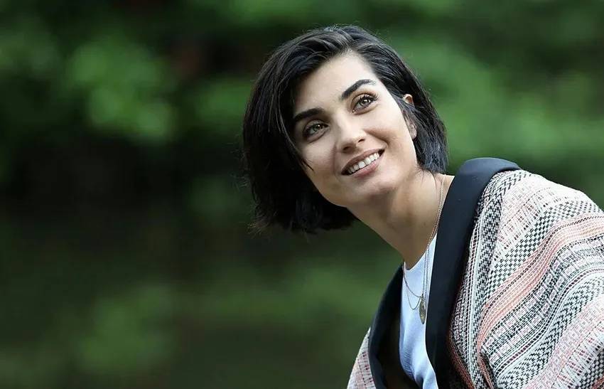 Tuba Büyüküstün'ün ayakları olay oldu! Hayranları yorum yağdırdı 14