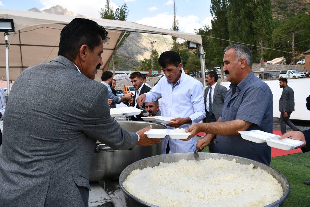 AKP’li belediye başkanının oğlunun düğününde rekor takı: Altın takmak için birbirleriyle yarıştılar 3