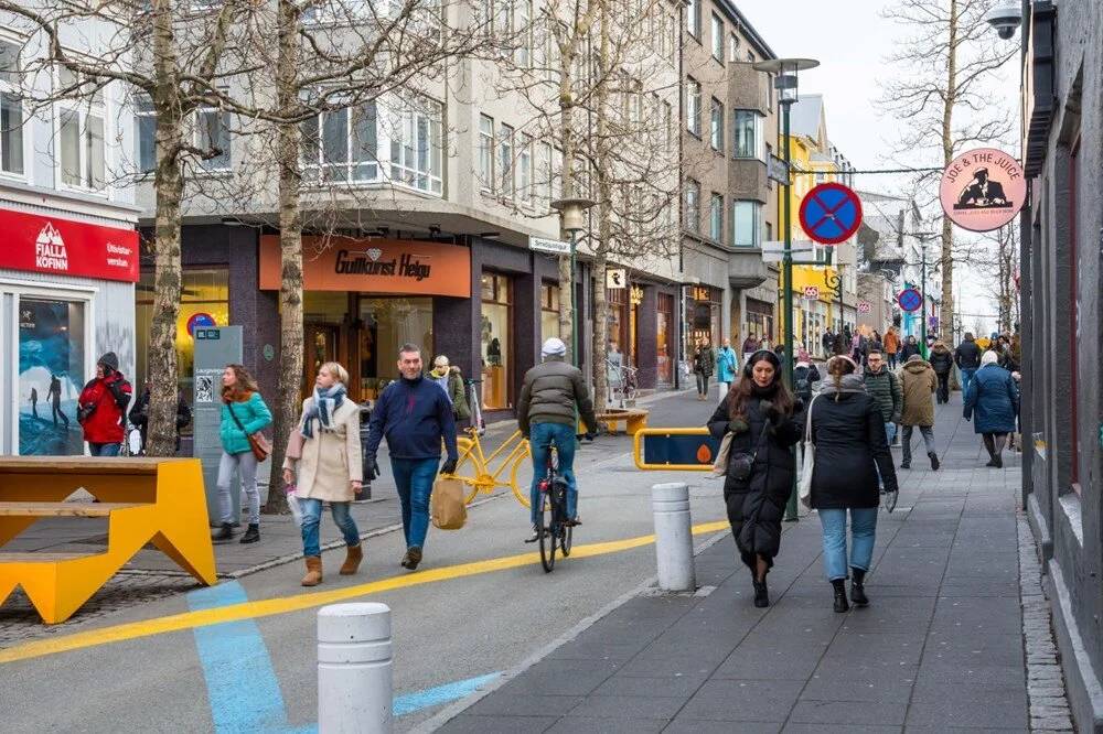 İzlanda'da kadınlardan tarihi grev: Başbakan Jakobsdottir öncülüğünde binlerce kadın iş bırakıyor! 4