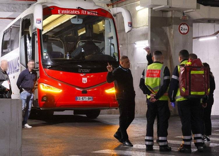 Marsilya taraftarı saldırdı:  Lyon'un teknik direktörü Fabio Grosso'nun son hali ortaya çıktı 6