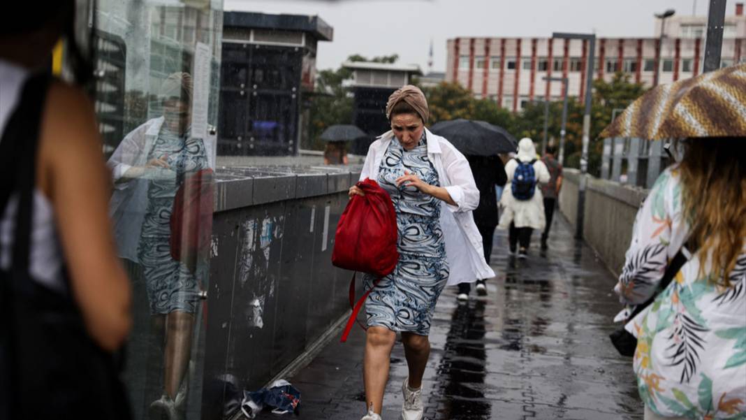 Soğuk hava dalgası Türkiye'yi fena vuracak: Meteoroloji'den kuvvetli sağanak uyarısı! 4