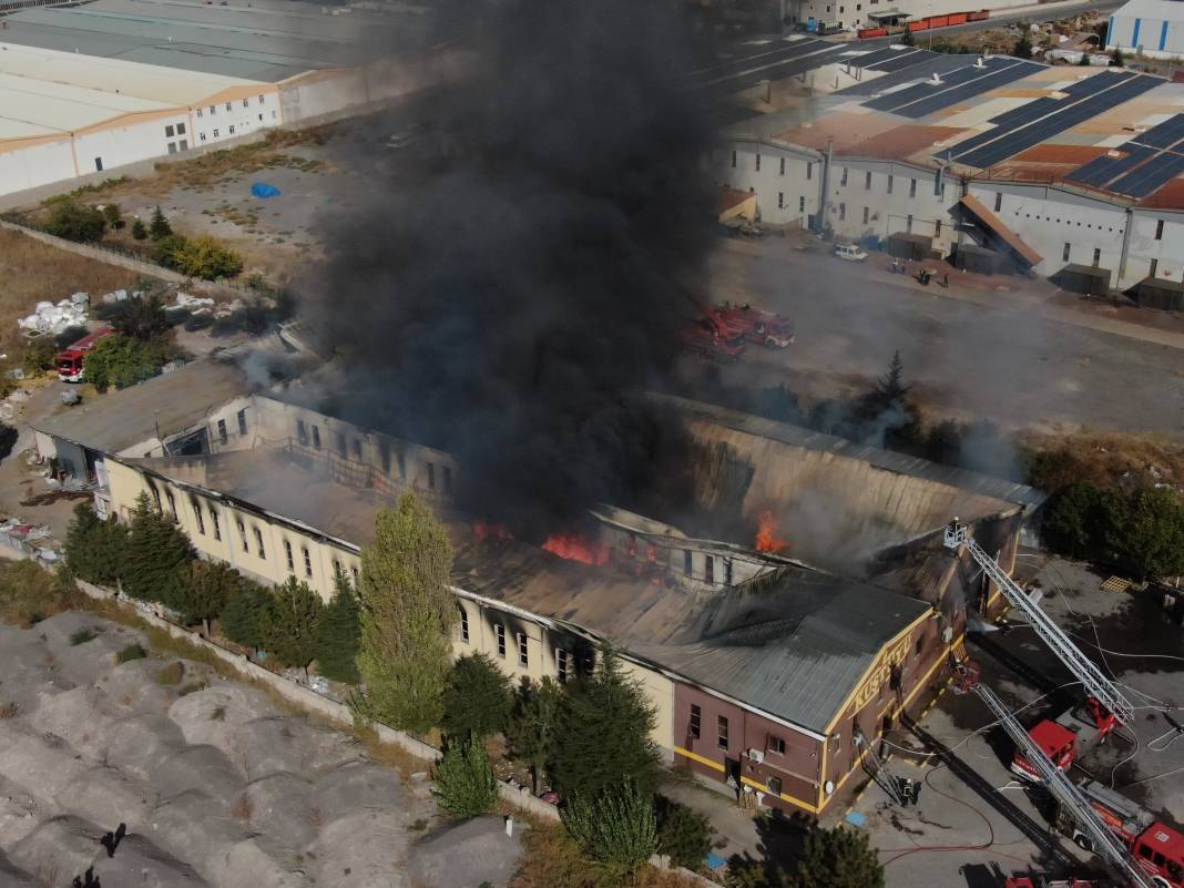 Kayseri’deki fabrika yangını 2 saatte kontrol altına alındı 3