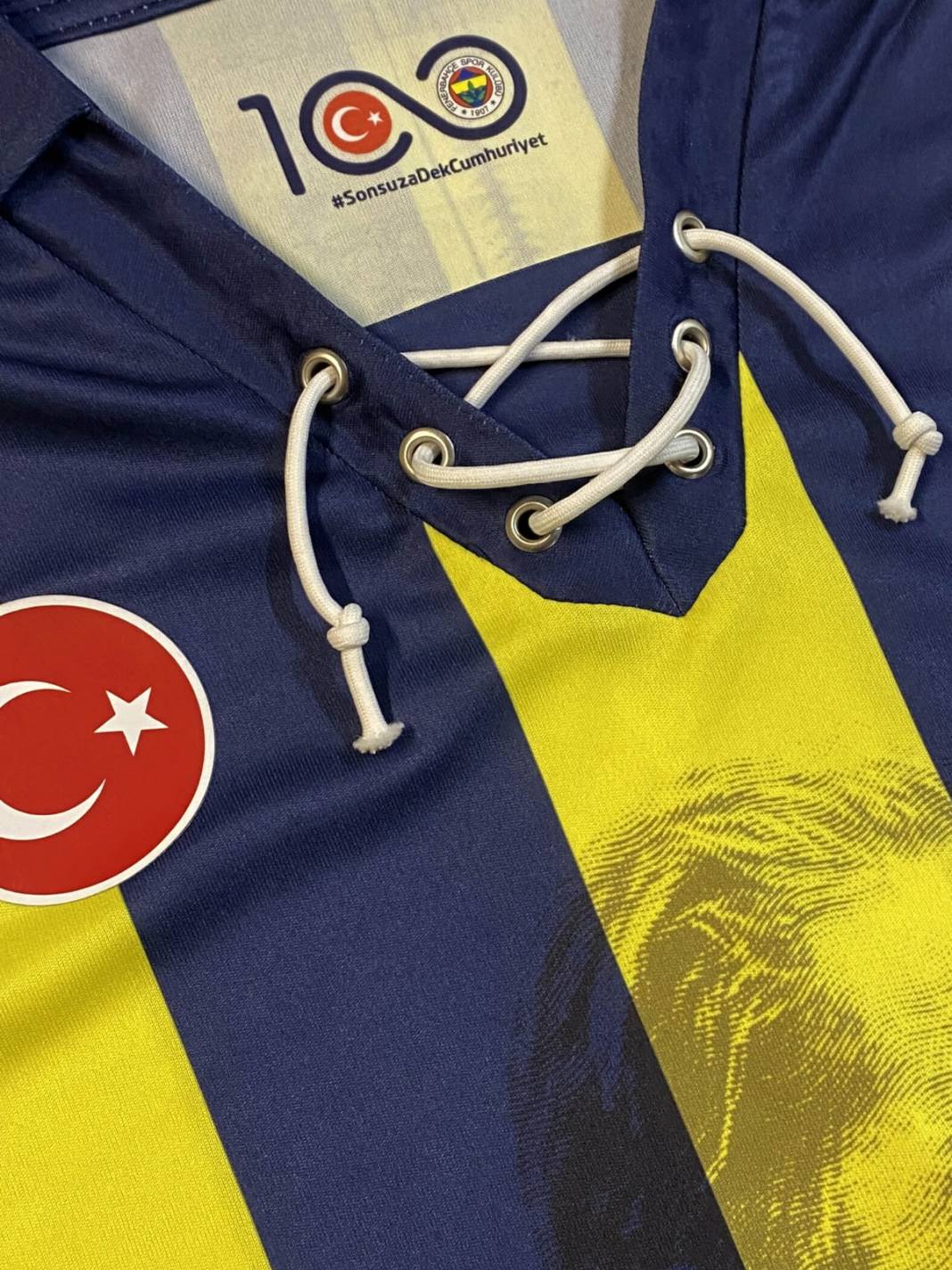 Fenerbahçe'nin 100. yılına özel çıkarılan formanın fiyatı belli oldu 2