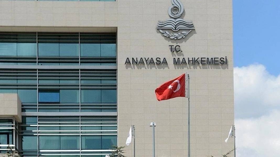 Bahçeli'nin kapatılmasını istediği Anayasa Mahkemesi 3 partinin fişini çekti! Tarihin tozlu raflarında yerini alacak 11