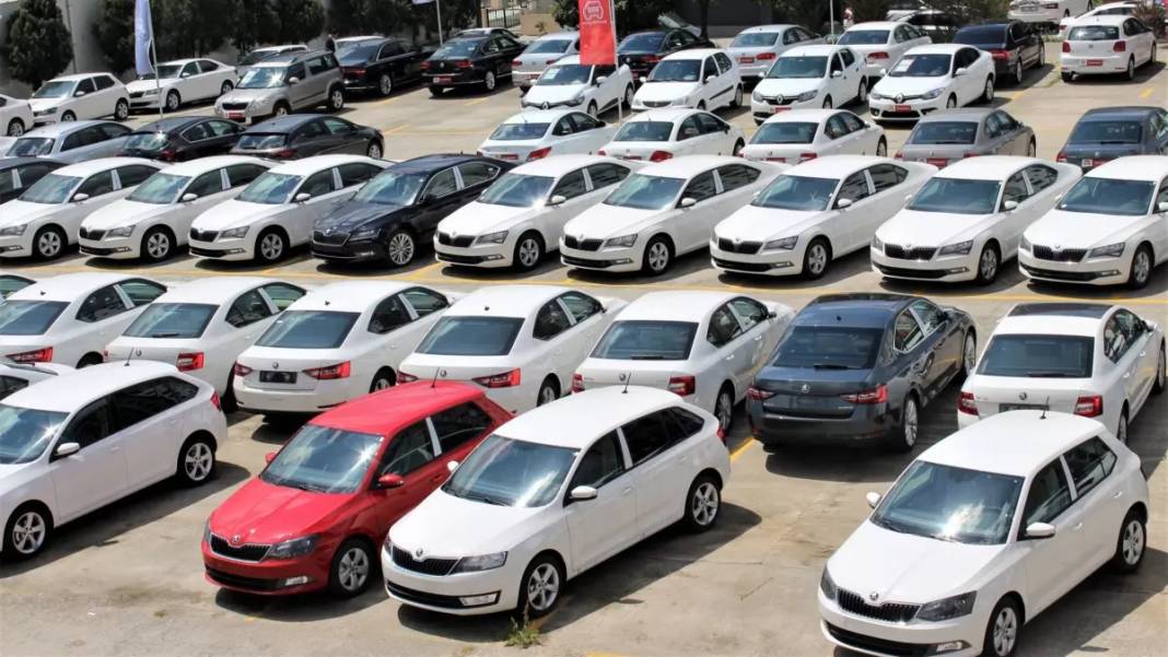 Yüksek kar beklentisiyle stoklanan otomobiller fırsatçıların elinde patladı 7