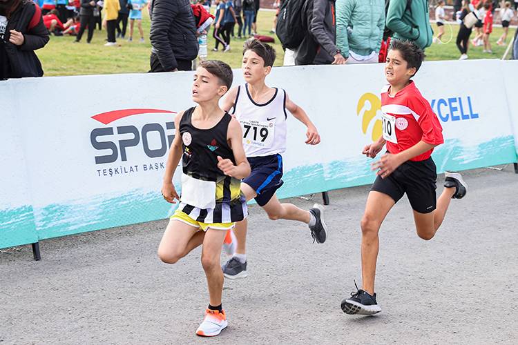 Dürüstlük yaptı, hediye milli formayı kaptı 2