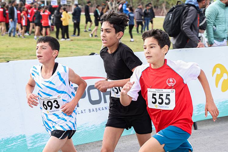 Dürüstlük yaptı, hediye milli formayı kaptı 3