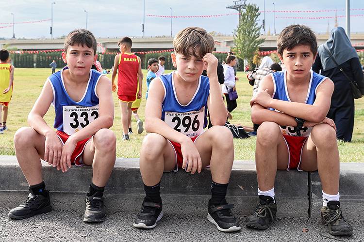 Dürüstlük yaptı, hediye milli formayı kaptı 1