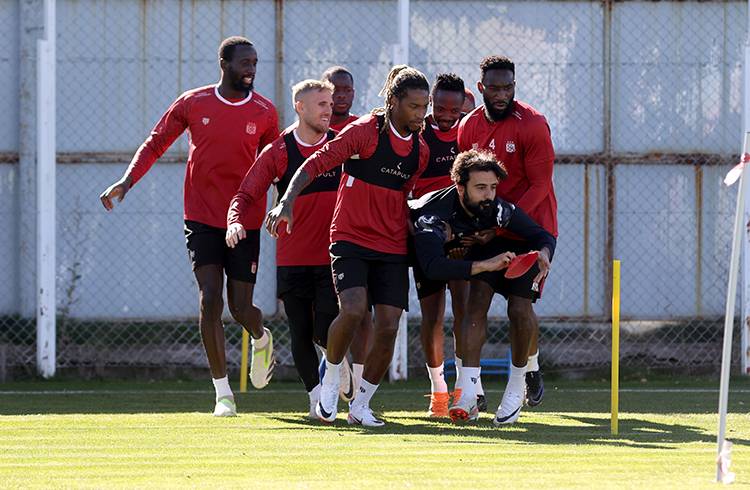 Sivasspor, Fatih Karagümrük maçında galibiyet hedefliyor 4