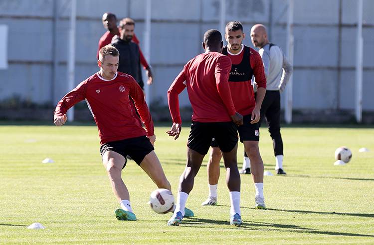 Sivasspor, Fatih Karagümrük maçında galibiyet hedefliyor 6