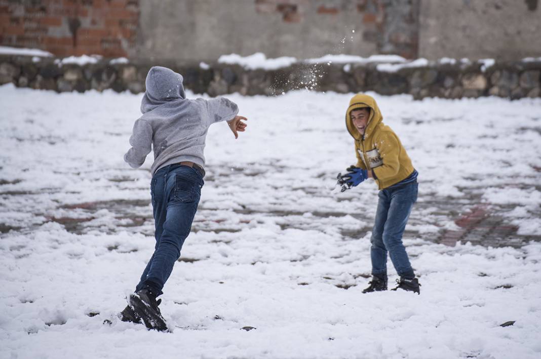 Meteoroloji uyardı: Mont, bot ve eldivenlerinizi hazırlayın lapa lapa kar yağacak! 10