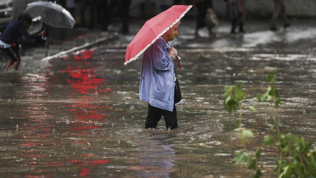 Meteoroloji'den İstanbul dahil 12 il için sarı, 4 il için turuncu kodlu uyarı! Sağanak, sel ve su baskını... 20