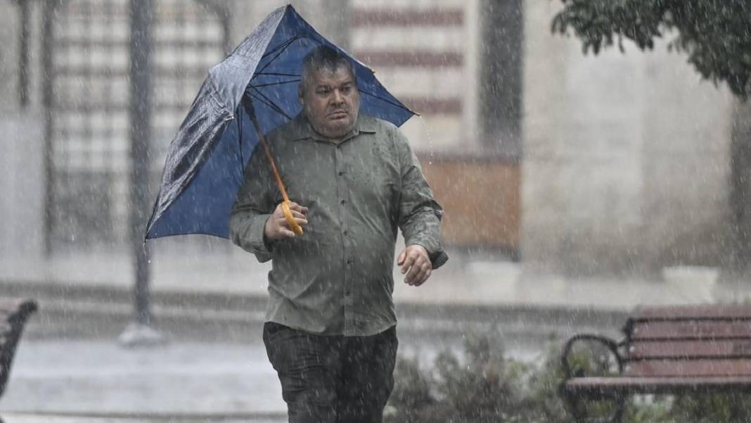 Meteoroloji'den İstanbul dahil 12 il için sarı, 4 il için turuncu kodlu uyarı! Sağanak, sel ve su baskını... 14