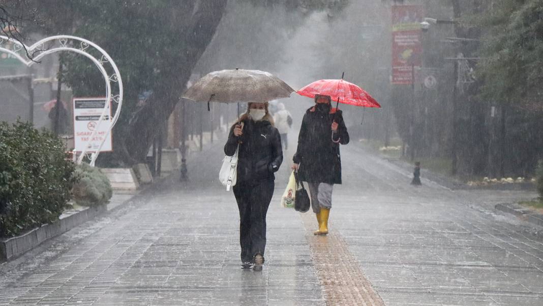 Meteoroloji'den İstanbul dahil 12 il için sarı, 4 il için turuncu kodlu uyarı! Sağanak, sel ve su baskını... 12