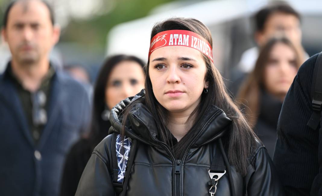 Saat 9'u 5 geçe tüm ülkede hayat durdu: İşte Türkiye'den 10 Kasım kareleri 13