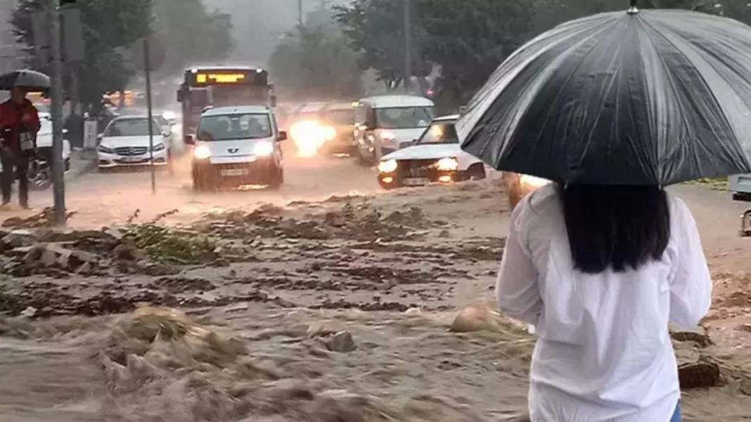 Meteoroloji'den İstanbul dahil 12 il için sarı, 4 il için turuncu kodlu uyarı! Sağanak, sel ve su baskını... 8