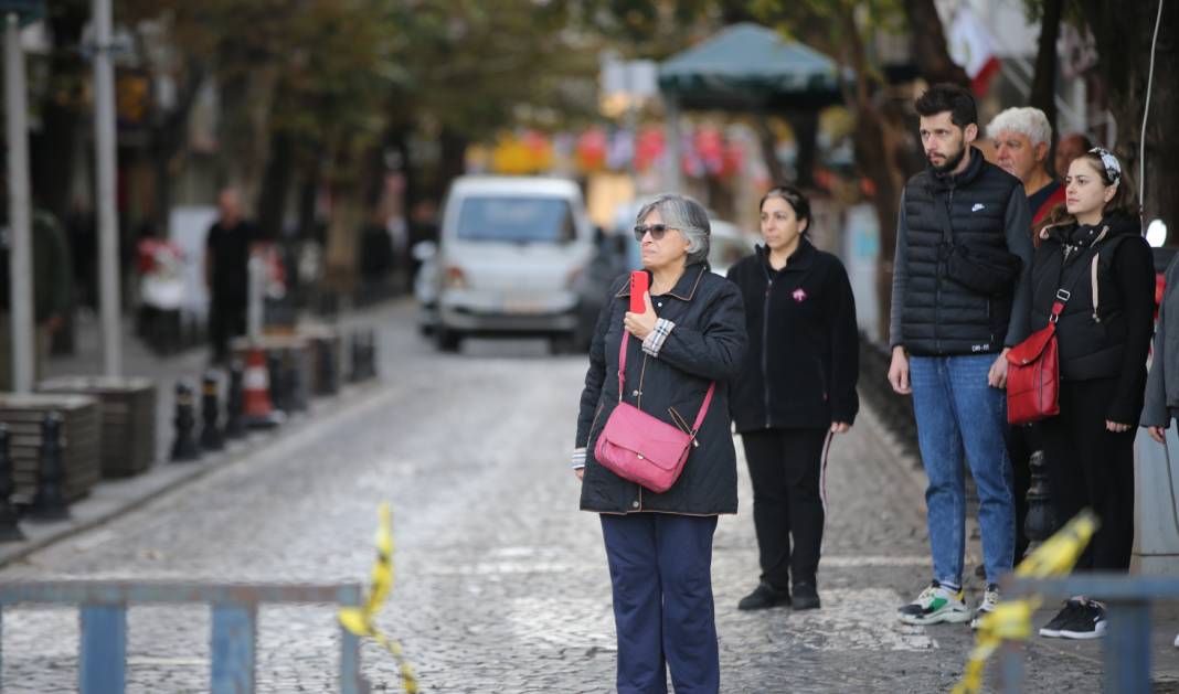 Saat 9'u 5 geçe tüm ülkede hayat durdu: İşte Türkiye'den 10 Kasım kareleri 4