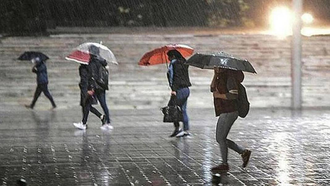 Meteoroloji'den İstanbul dahil 12 il için sarı, 4 il için turuncu kodlu uyarı! Sağanak, sel ve su baskını... 21