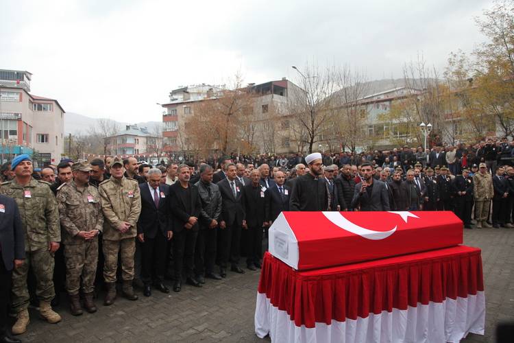 İstanbul'da şehit olan polis memuru Lütfü Baykar son yolculuğuna uğurlandı 2