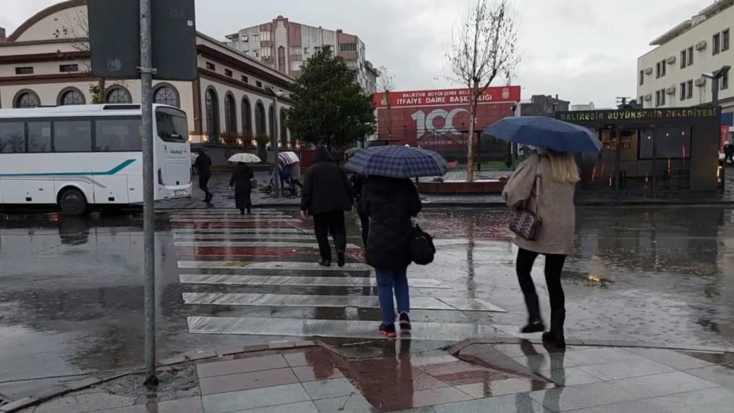 Meteoroloji'den 45 ile kritik uyarı: Sıkı tutunun tarihi fırtına geliyor 5