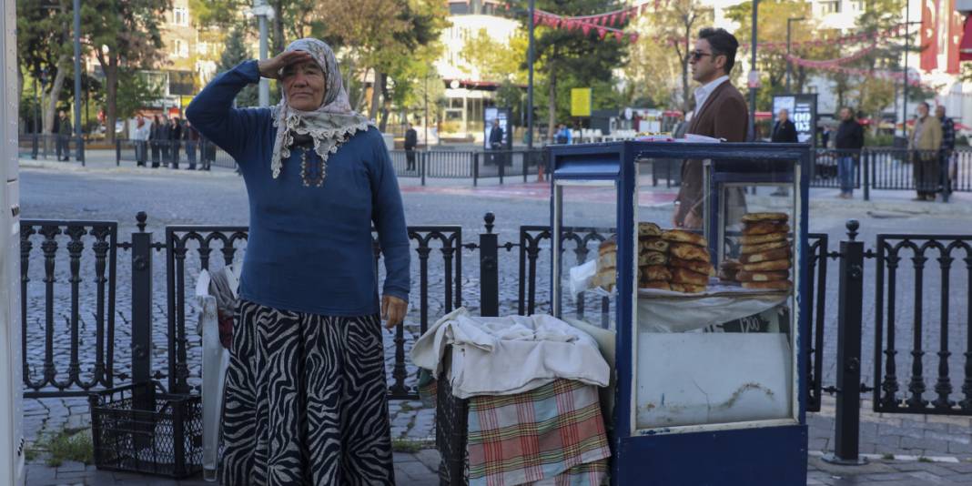 Saat 9'u 5 geçe tüm ülkede hayat durdu: İşte Türkiye'den 10 Kasım kareleri 36