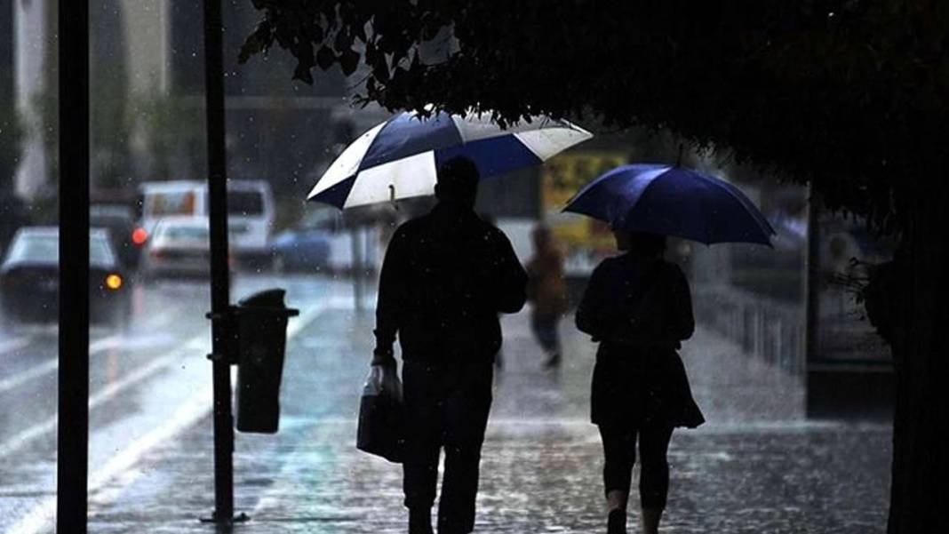 İstanbul dahil 12 il için sarı kod alarmı! Meteoroloji'den sis, pus ve sağanak uyarısı... 19