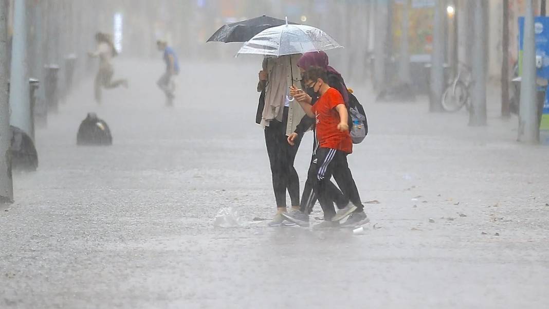 Meteoroloji'den İstanbul dahil 12 il için sarı kod alarmı: Çok kuvvetli geliyor... 20