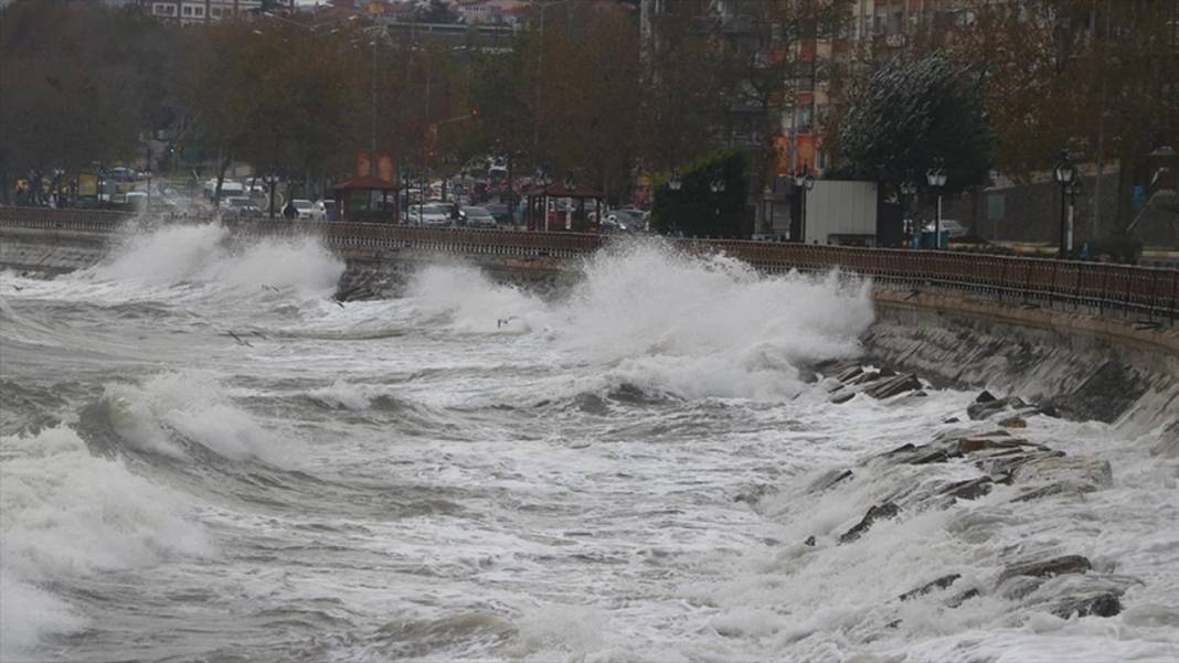 Meteoroloji'den lodos alarmı: İstanbul dahil 21 il için sarı ve turuncu kodlu uyarı! 12