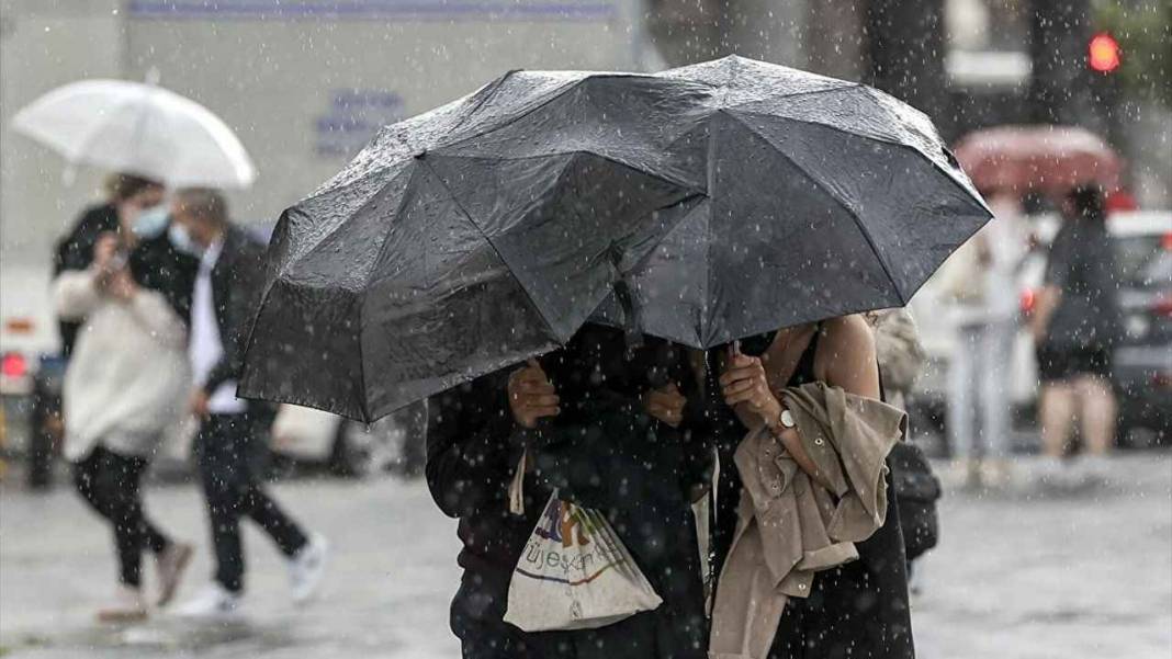 Meteoroloji'den İstanbul dahil 12 il için sarı, 4 il için turuncu kodlu uyarı! Sağanak, sel ve su baskını... 5