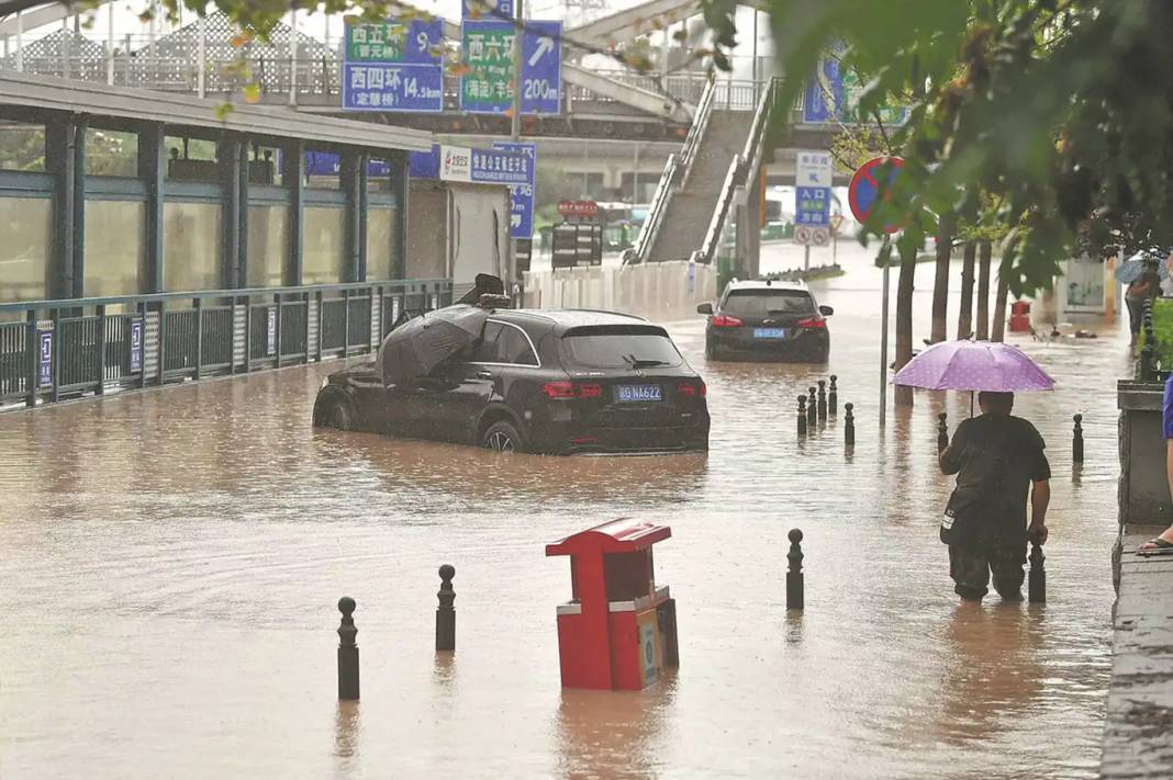 Meteoroloji'den İstanbul dahil 12 il için sarı, 4 il için turuncu kodlu uyarı! Sağanak, sel ve su baskını... 19