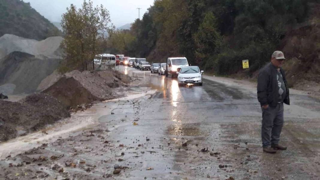 Meteoroloji'den İstanbul dahil 12 il için sarı, 4 il için turuncu kodlu uyarı! Sağanak, sel ve su baskını... 3