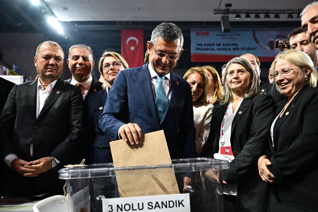 Cumhurbaşkanı Erdoğan'ın 'Al birini vur diğerine' sözlerine Özgür Özel'den ilk yanıt:  İçindeki karabasanı anlıyorum 10