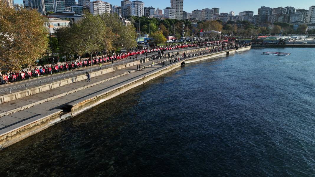 Saat 9'u 5 geçe tüm ülkede hayat durdu: İşte Türkiye'den 10 Kasım kareleri 48